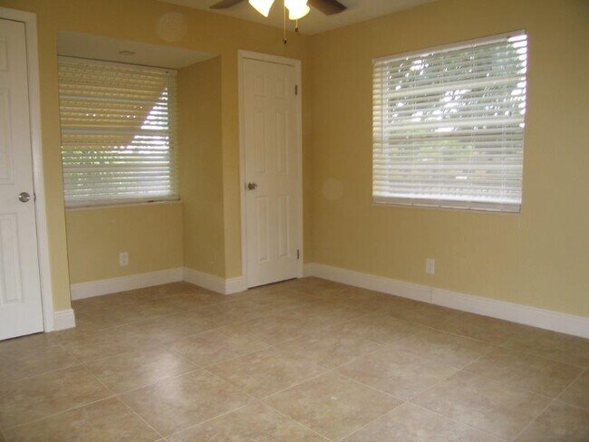 Foto del edificio - 1821 SW 29th St