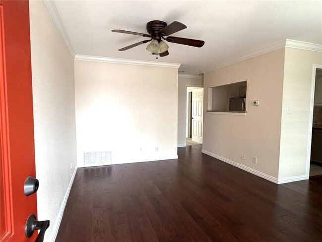 Foto del edificio - 1407 W 39th 1/2 St