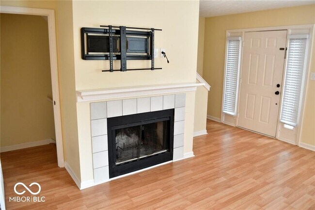 Building Photo - 516 E 10th St