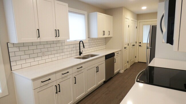 Photo du bâtiment - 531 Regent Ave E