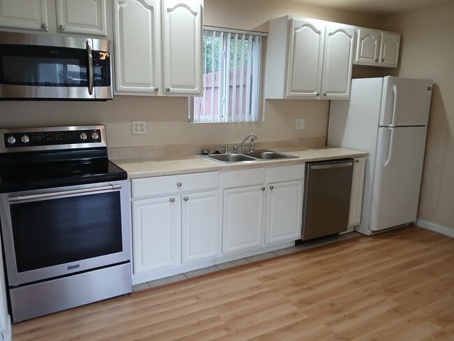 Foto del edificio - 1100 Briarwood Rd