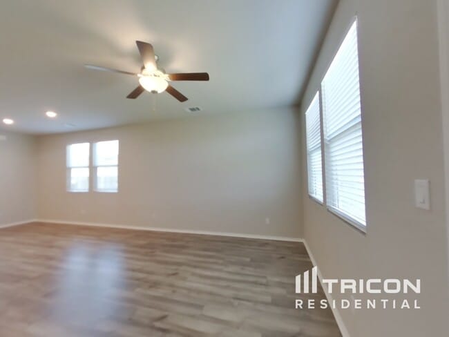 Building Photo - 5200 Saddle Clb Dr