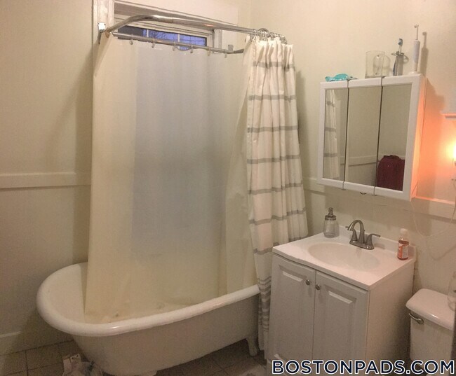 Building Photo - 157 Summer St