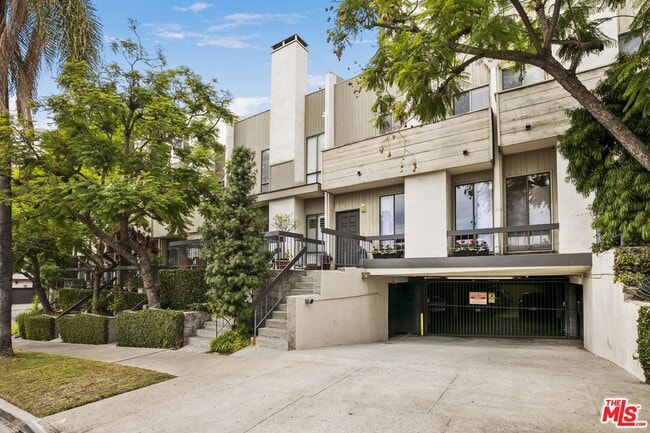 Foto del edificio - 1220 Manning Ave
