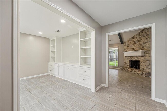 Foto del edificio - 13910 E Cypress Forest Dr