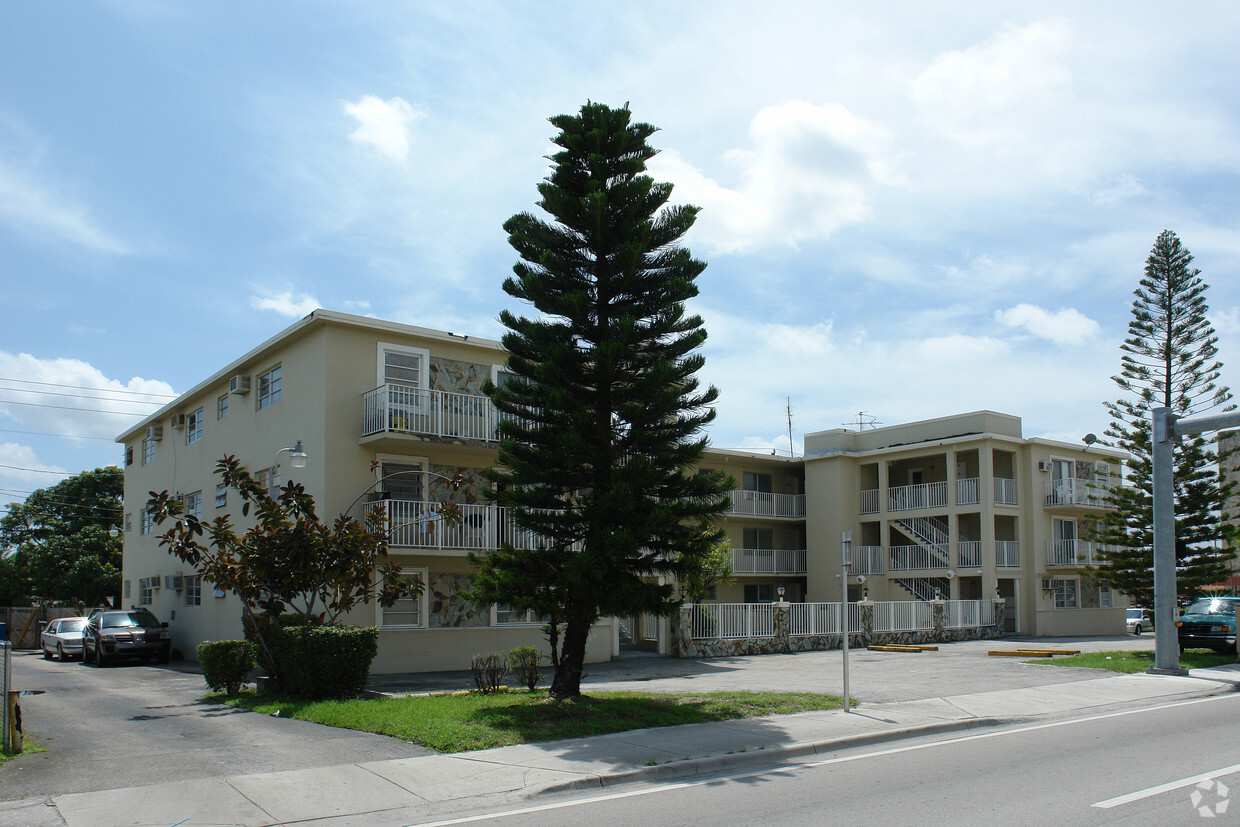 Foto del edificio - 6080 W Flagler St