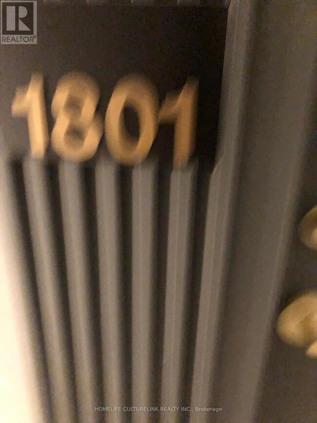 Photo du bâtiment - 898 Portage Pkwy