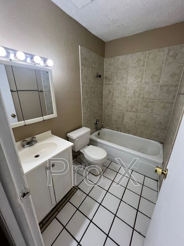 Photo - 1042 W Hendrix St House