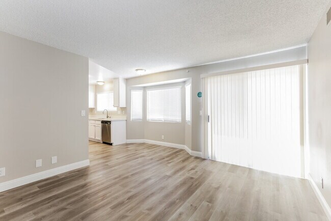 Foto del edificio - 3145 Laurel Ave