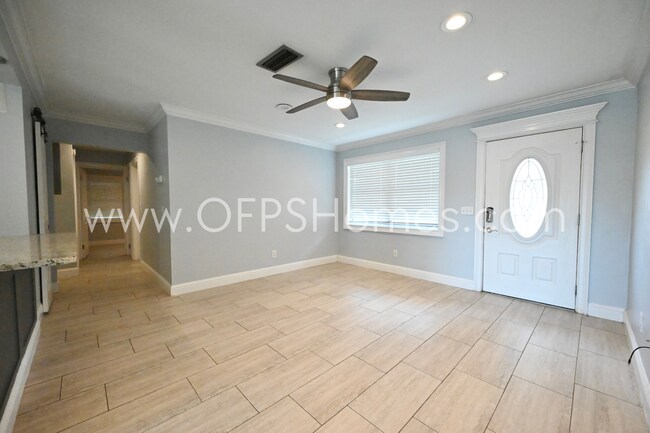 Foto del edificio - AVAILABLE NOW!