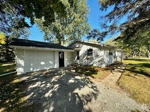 Building Photo - 2202 Sunny Ln