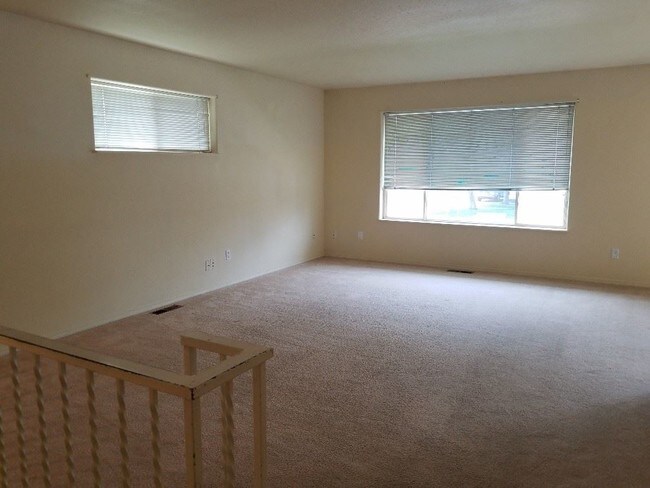 Building Photo - 3 br, 1.5 bath House - 311 Kelly Rd. #1