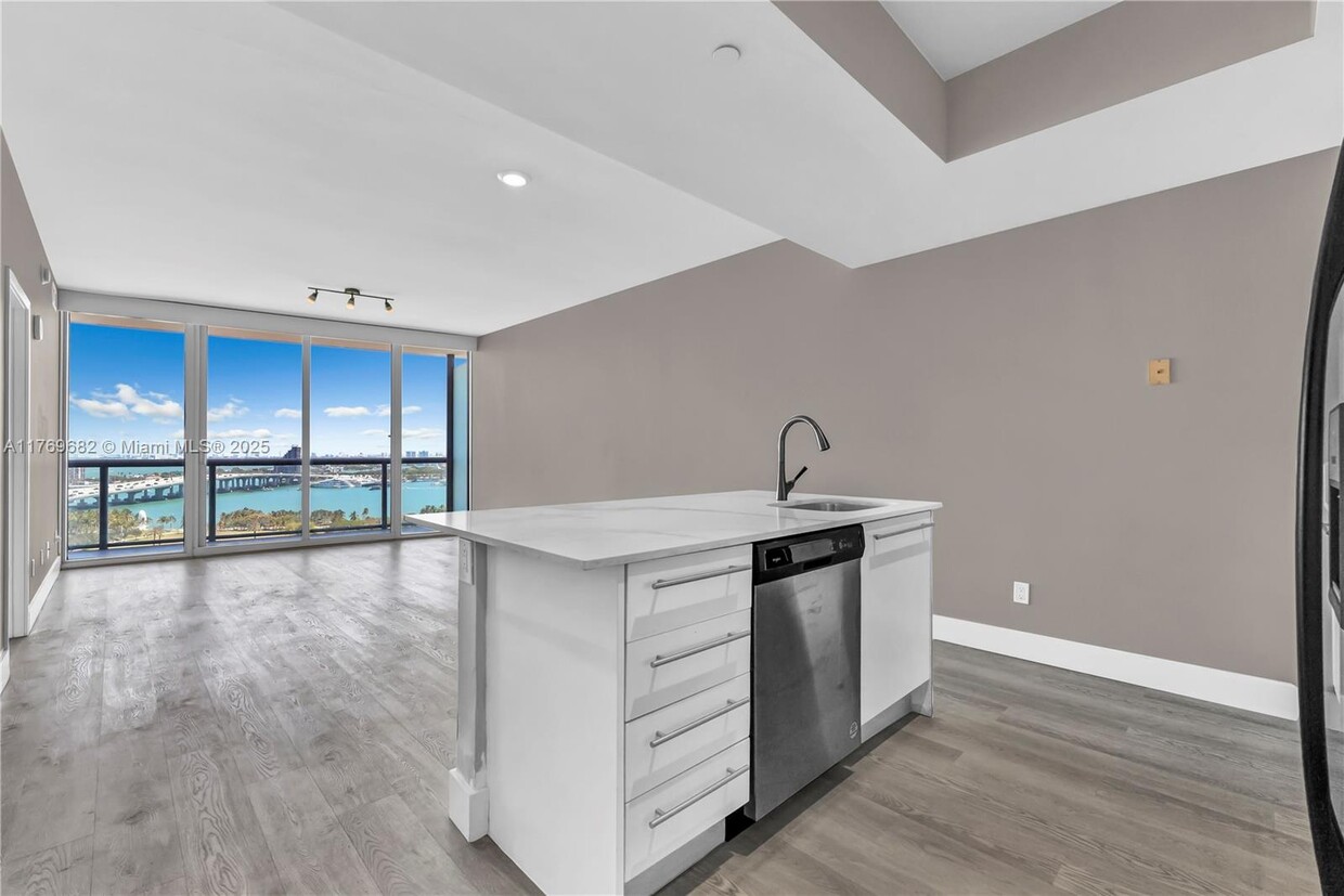 Foto principal - 888 Biscayne Blvd