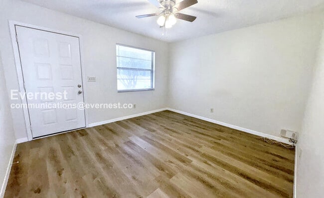 Building Photo - 2901 Bay View Dr