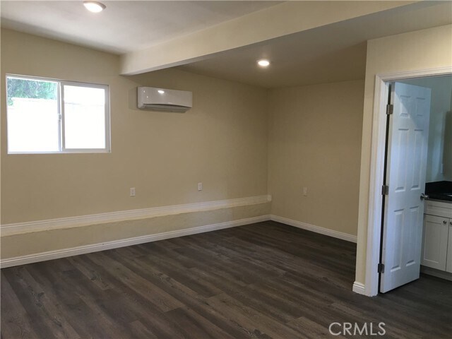 Building Photo - 43 N Grand Oaks Ave