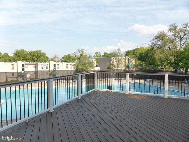Building Photo - 5300 Holmes Run Pkwy