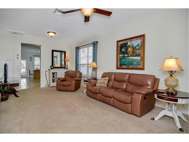 Foto del edificio - 9824 Lexington Dr