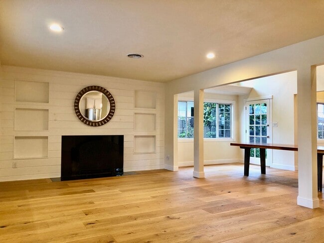 Foto del edificio - Beautifully Updated 3 Bed 2 Bath Campbell ...