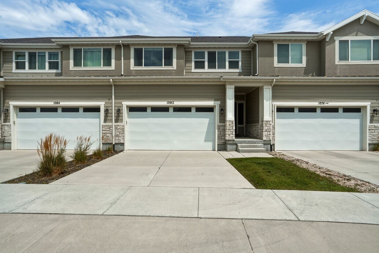 3 Bedroom 2.5 Bathroom Townhome in Bluffdale! - 3 Bedroom 2.5 Bathroom Townhome in Bluffdale!