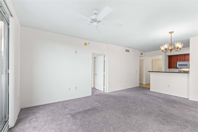 Foto del edificio - 2421 NE 65th St