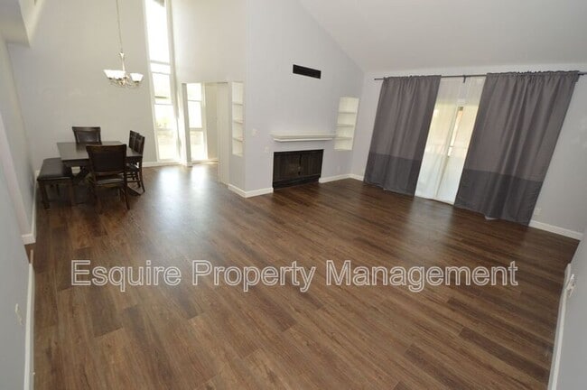 Building Photo - 31578 Agoura Rd