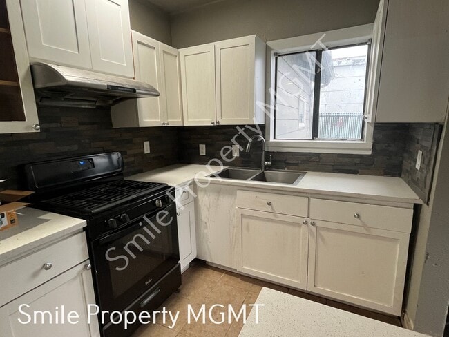 Foto del edificio - A nice house with 3 beds rooms and 1.5 baths.