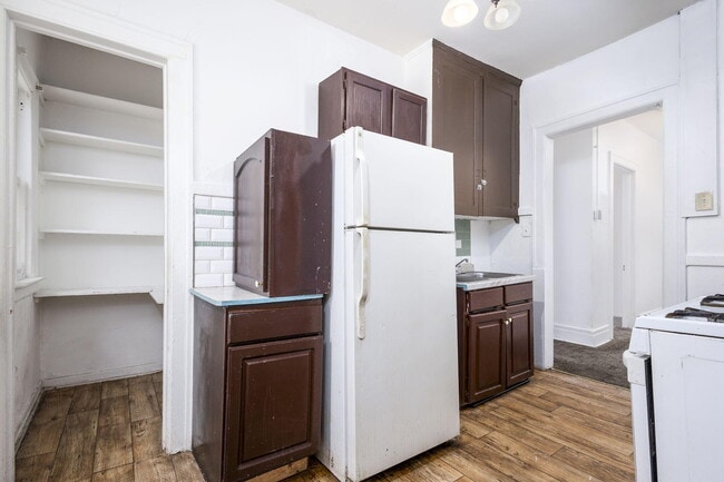 Foto del edificio - 1565 W Grand Blvd