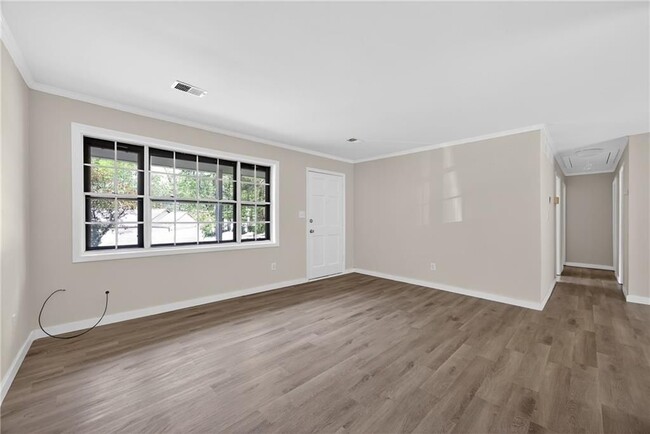 Building Photo - 6000 Mallory Rd