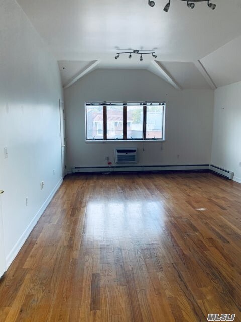 Foto del edificio - 61-47 Grand Ave