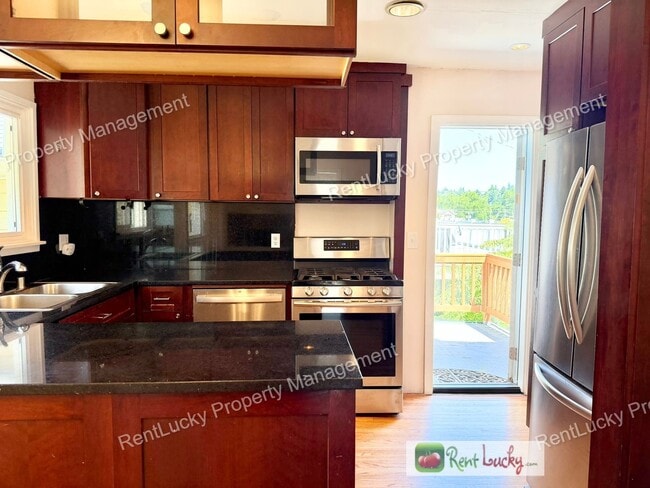 Building Photo - 2130 Montvale Pl W
