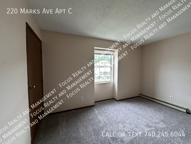 Foto del edificio - 220 Marks Ave