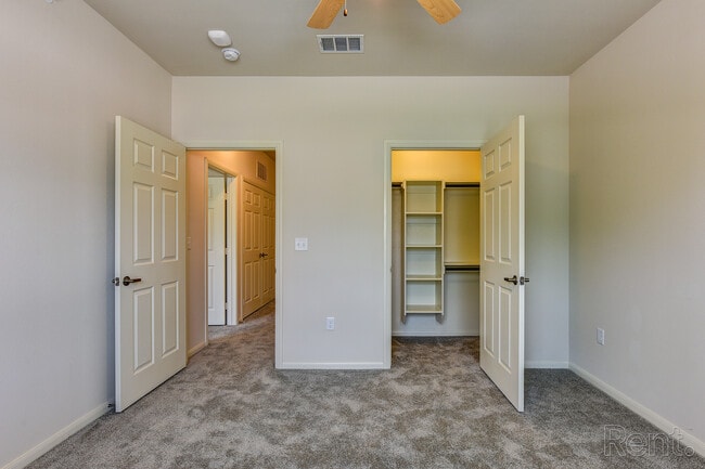 Building Photo - SHADOW RIDGE