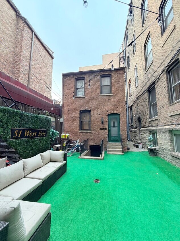 Foto principal - 642 N Dearborn St