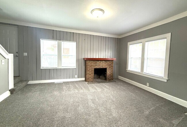 Photo - Spacious 2 Bed with Bonus Rooms & Fresh Updates House