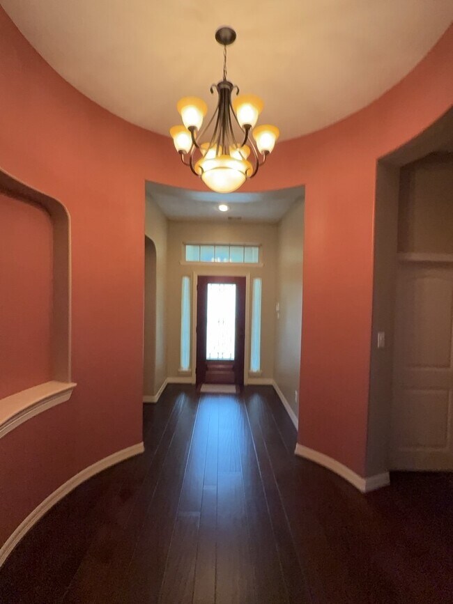 Foto del edificio - 8211 Mattwood Dr