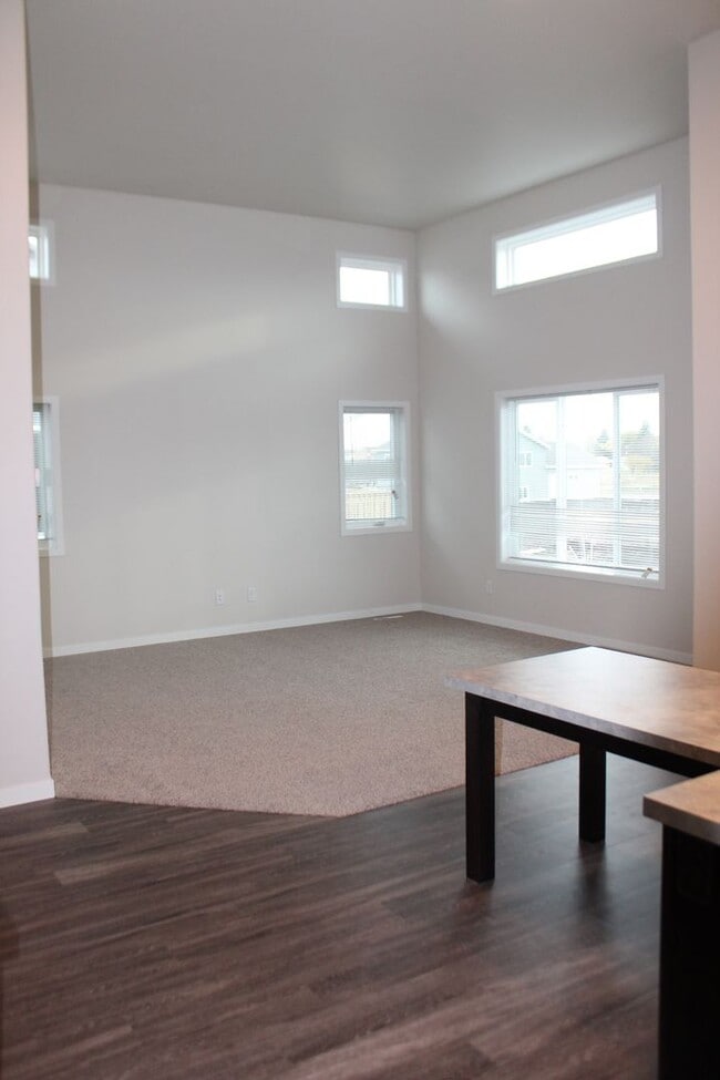 Building Photo - 3 bed 3 bath Single Family Home