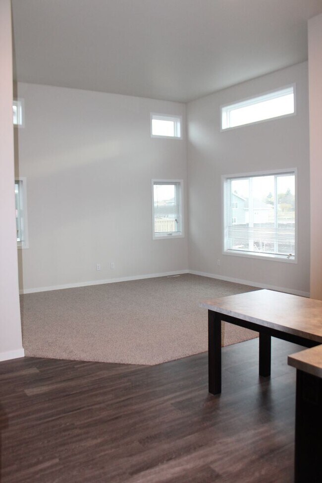 Foto del edificio - 3 bed 3 bath Single Family Home