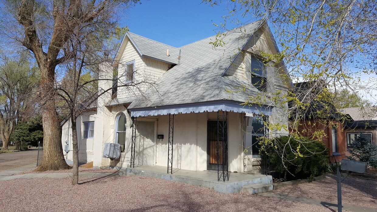 Foto principal - 422 W 2nd St