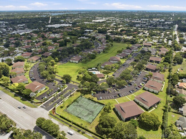 Foto del edificio - 6299 Chasewood Dr