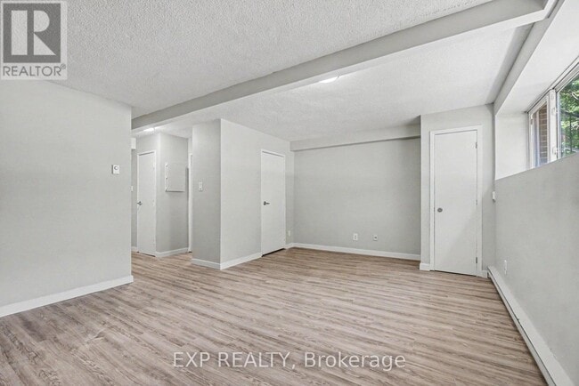 Building Photo - 1435 Morisset Ave