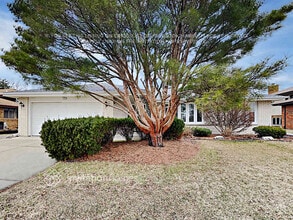 Building Photo - 7526 Cashew Dr