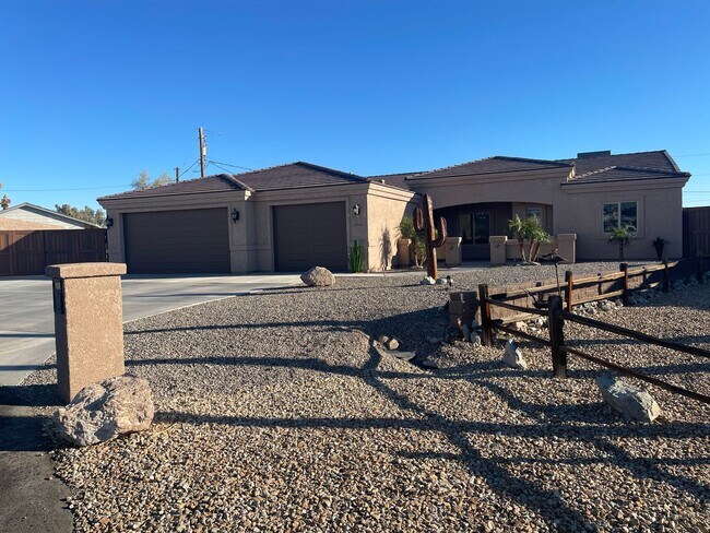 Building Photo - Luxurious Winter Getaway in Lake Havasu 20...