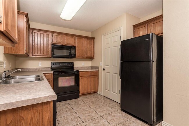 Building Photo - 4048 Glenstone Terrace