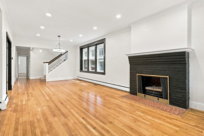 Building Photo - 734 Shirley Ave