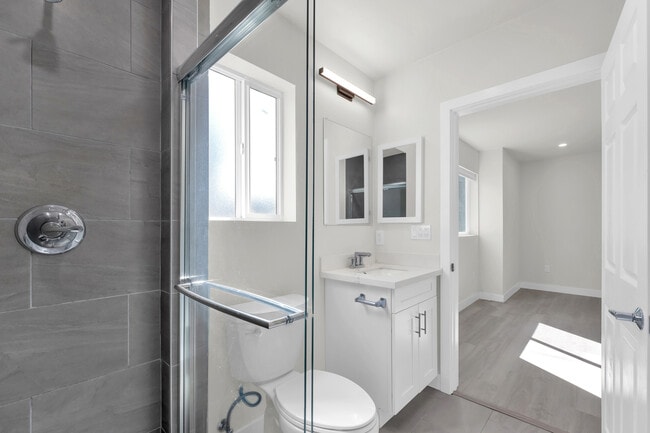 Building Photo - 1575 Manning Ave