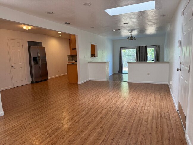 Foto del edificio - Clean 1500 Sqft. 3 Bedroom 2 Bath Carmichael Home for Rent.