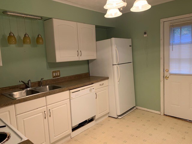 Building Photo - Nice Bungalow Herrin Illinois