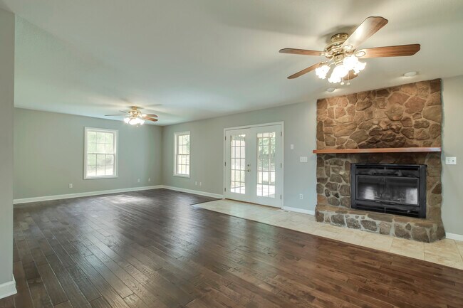 Building Photo - 3001 Unitia Rd