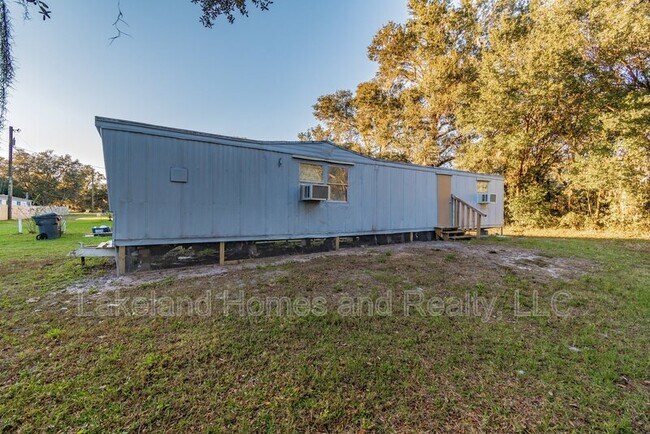 Building Photo - 5001 Lewellyn Rd