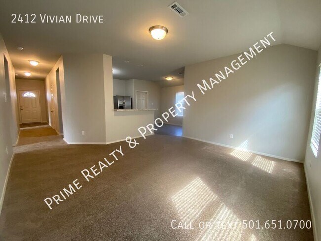 Building Photo - 2412 Vivian Dr